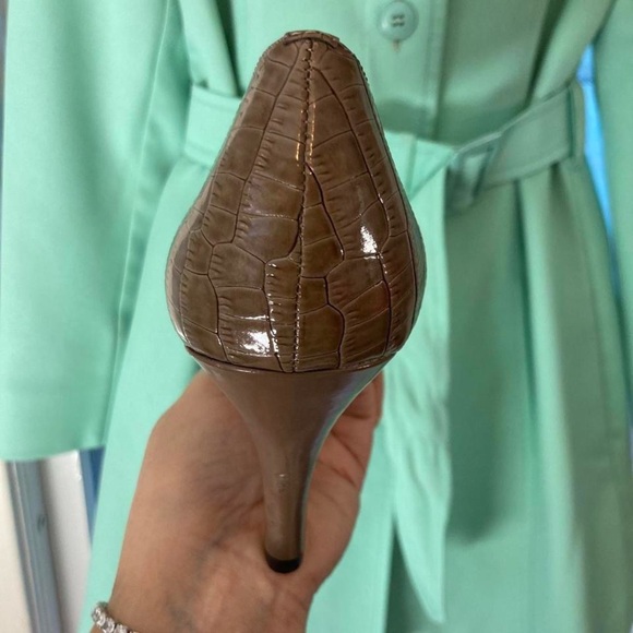 Anne Klein Tan crocodile embossed faux leather heels with a 2" heel 10 - Picture 5 of 6